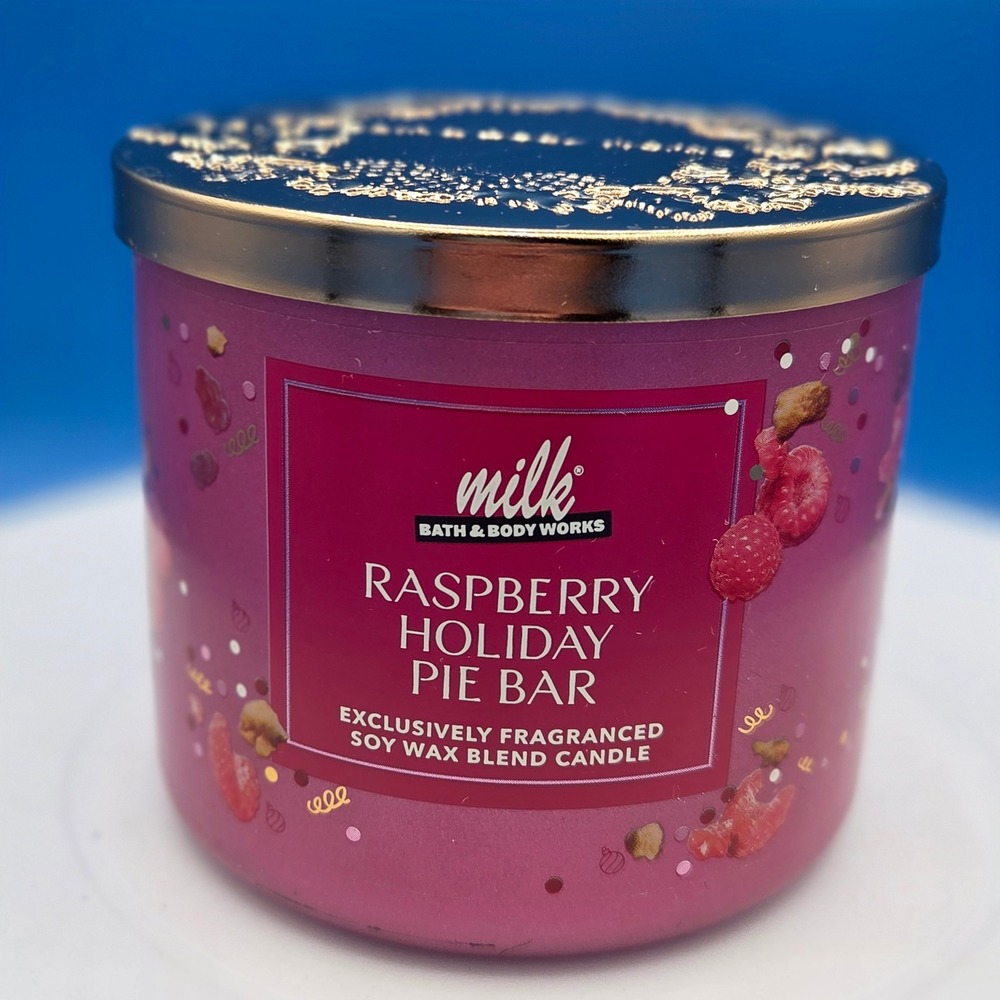Bath & Body Works Raspberry Holiday Pie Bar 3-Wick Scented Candle 14.5 oz Milk